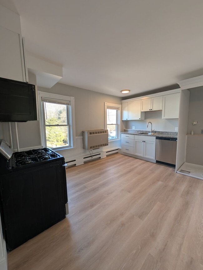 Building Photo - ? Recently Renovated 2-Bedroom Apartment ?