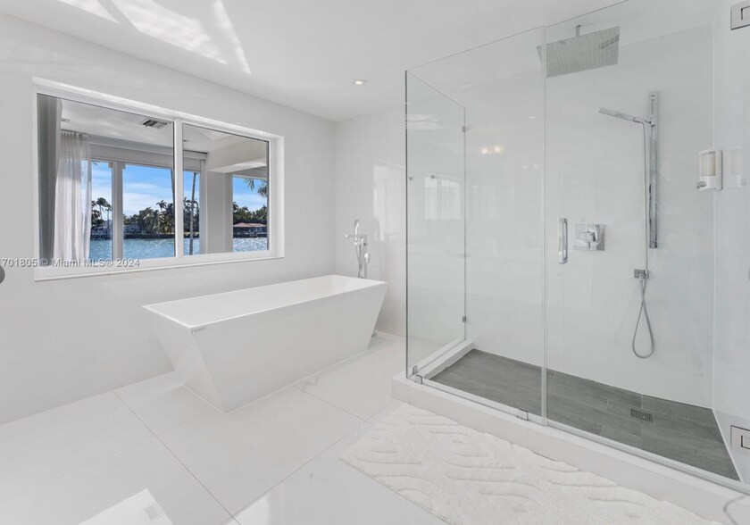 Building Photo - 7504 W Treasure Dr