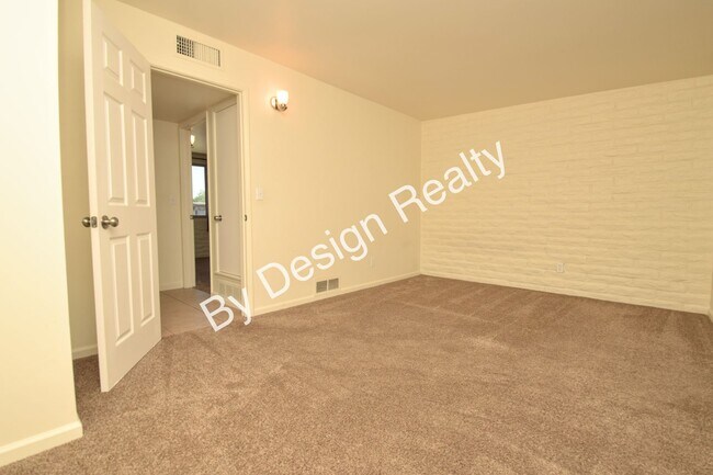 Building Photo - Pristine Remodeled Olive Grove 4 Bedroom 2...