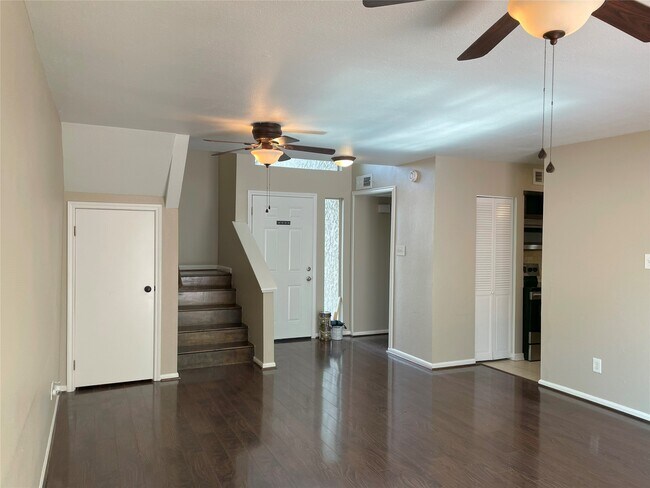 Building Photo - 12315 Glenview Dr