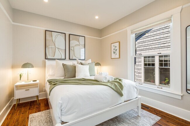 Building Photo - 1706 Warren Ave N