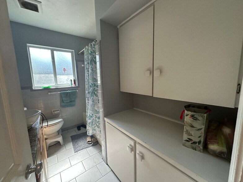 Shared bathroom with lots of storage - 3125 W University Ave