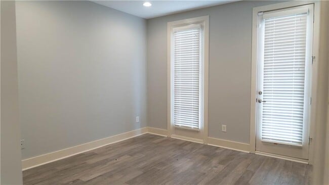 Building Photo - 6146 Holly Pk Ln SE