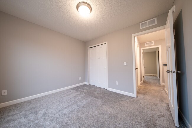 Building Photo - 4849 Stable View Dr