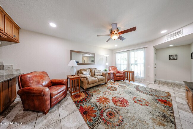 Building Photo - 10827 W Santa Fe Dr