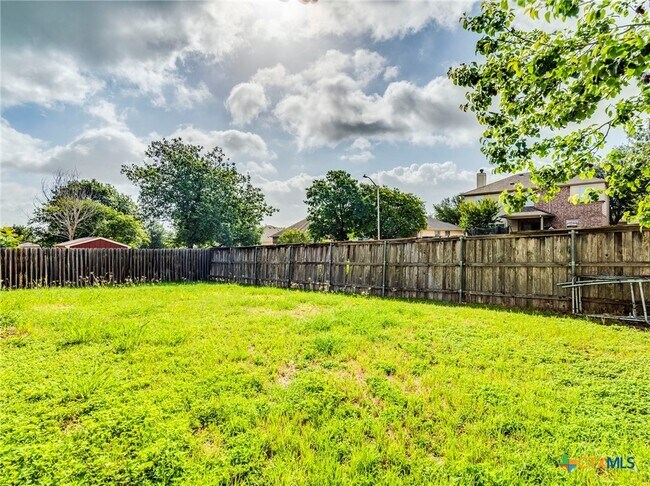 Building Photo - 209 Buckingham Dr