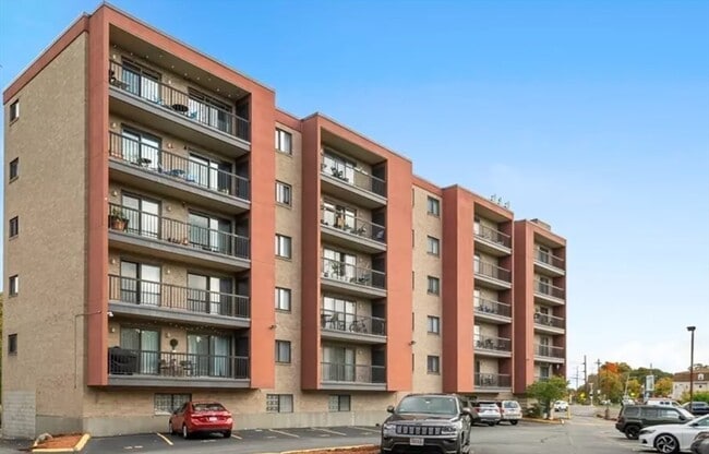 Building Photo - 292 Salem St