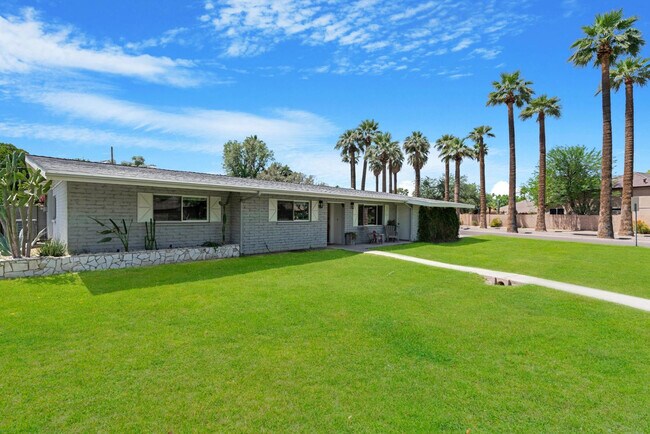 Building Photo - 1021 W Las Palmaritas Dr