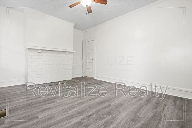 Building Photo - 202 1st St