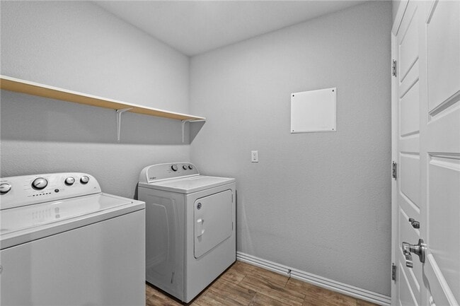 Building Photo - 4371 W Barhem Dr