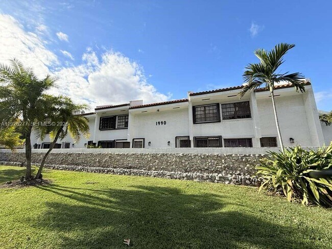 Building Photo - 1990 Brickell Ave