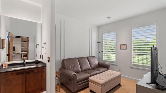 Building Photo - 10105 SW 25th Ct