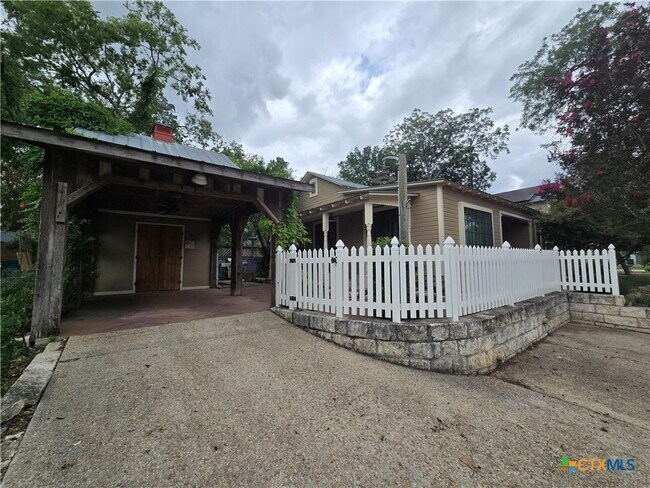 Building Photo - 294 Tolle St