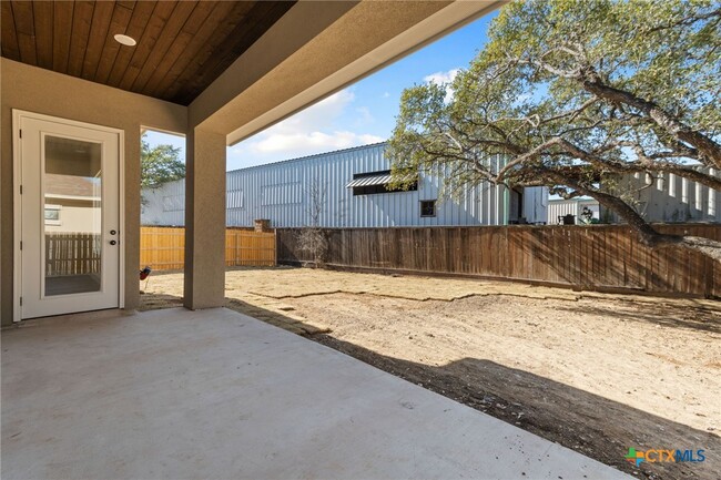 Building Photo - 604 Carriage House