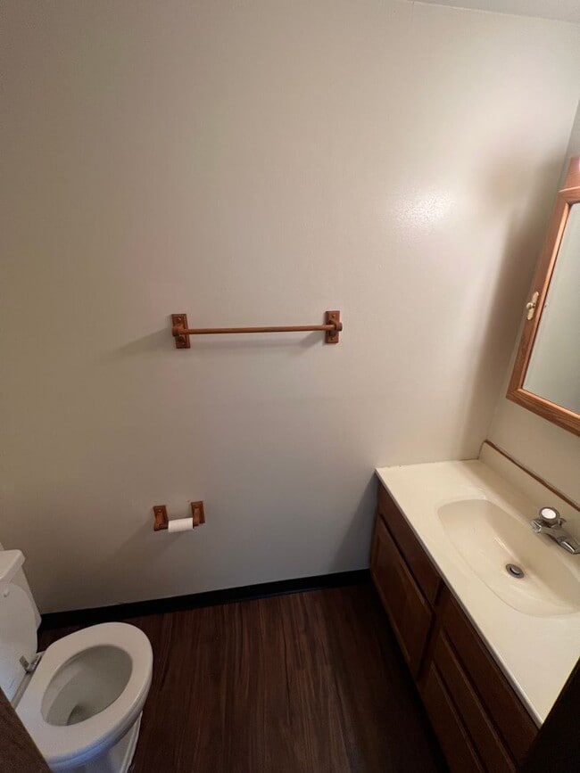 Building Photo - 3 bed/1.5 bath Duplex in Madison, WI