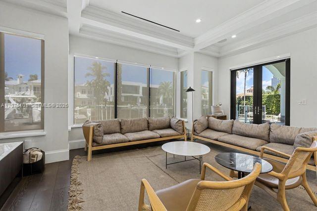 Building Photo - 2627 Castilla Isle