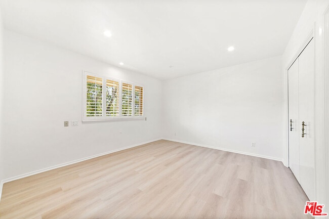 Building Photo - 8900 Alto Cedro Dr