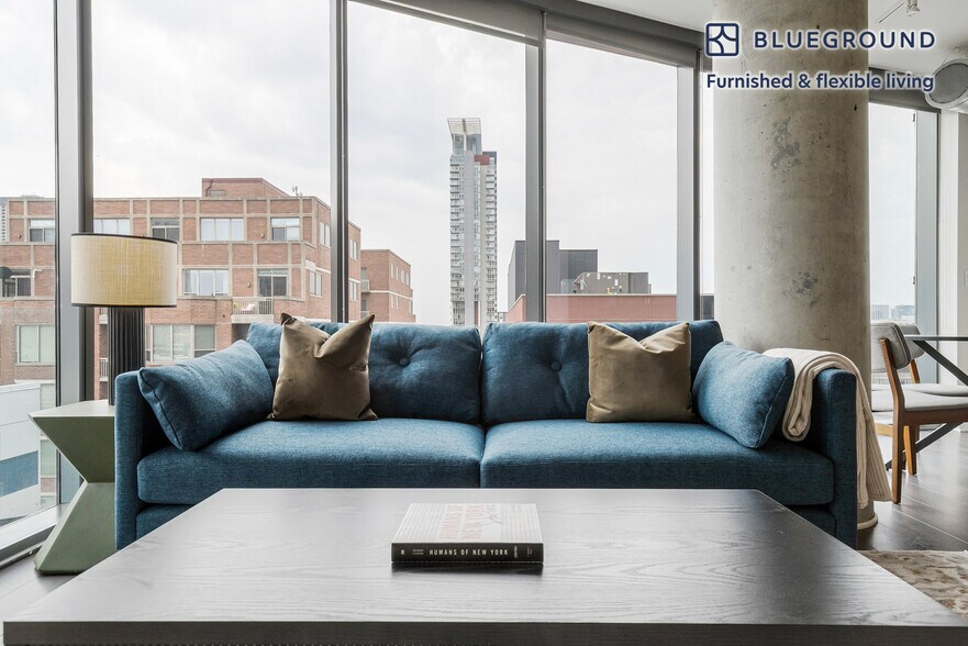 Building Photo - 730 W Couch Pl