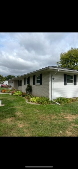 Building Photo - 5044 Jolly Rd