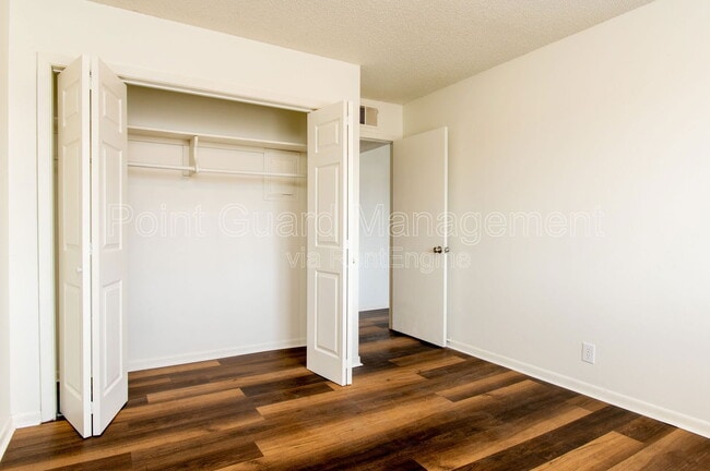 Building Photo - 1800 E 1st St N