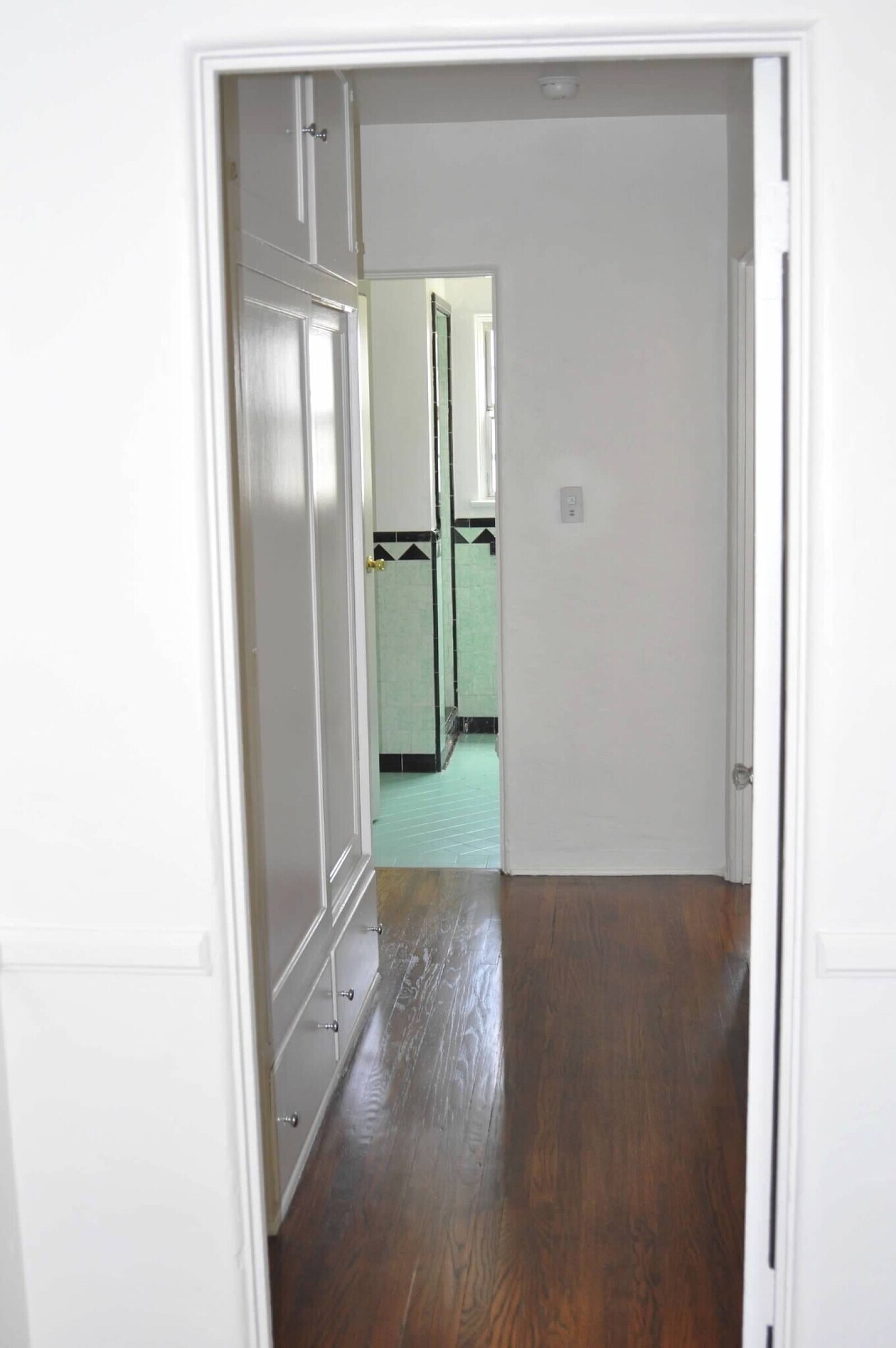 Hallway leading to bathroom - 1354 S Cloverdale Ave