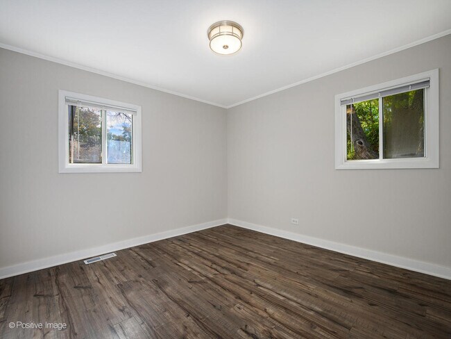 Building Photo - 353 Blackhawk Dr