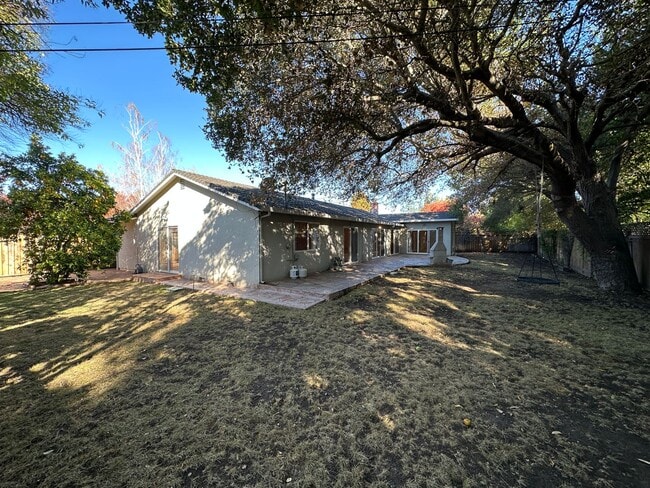 Building Photo - LOS GATOS - Beautifully upgraded property in desirable Los Gatos location, Los Gatos Schools