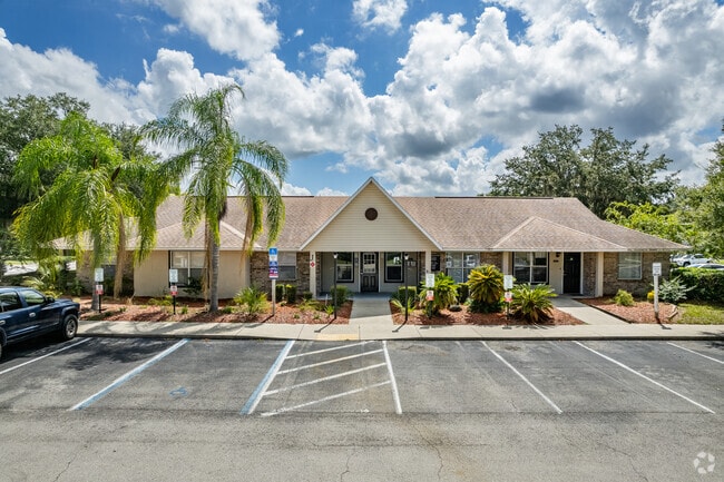 1799 N County Road 19A Eustis, FL 32726-1908 - Devonshire Apartments