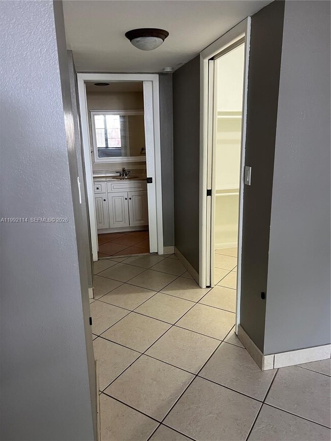 Building Photo - 10845 SW 112th Ave