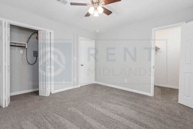 Building Photo - Newly Renovated 2 Bedroom Apartments Near I-26 and Costco!