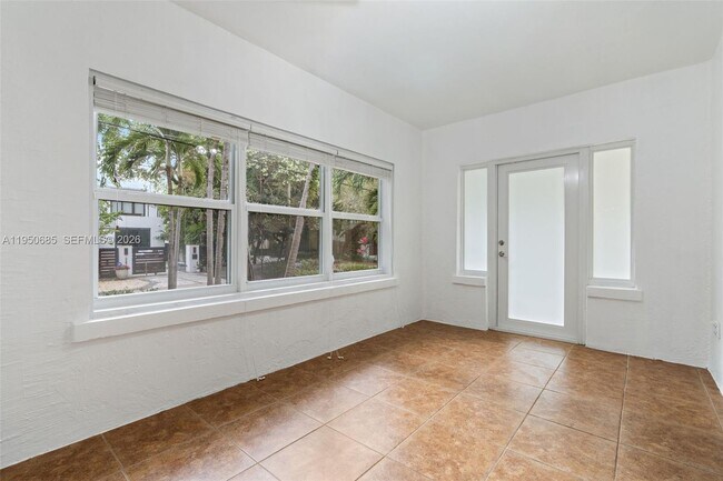 Building Photo - 2465 Inagua Ave