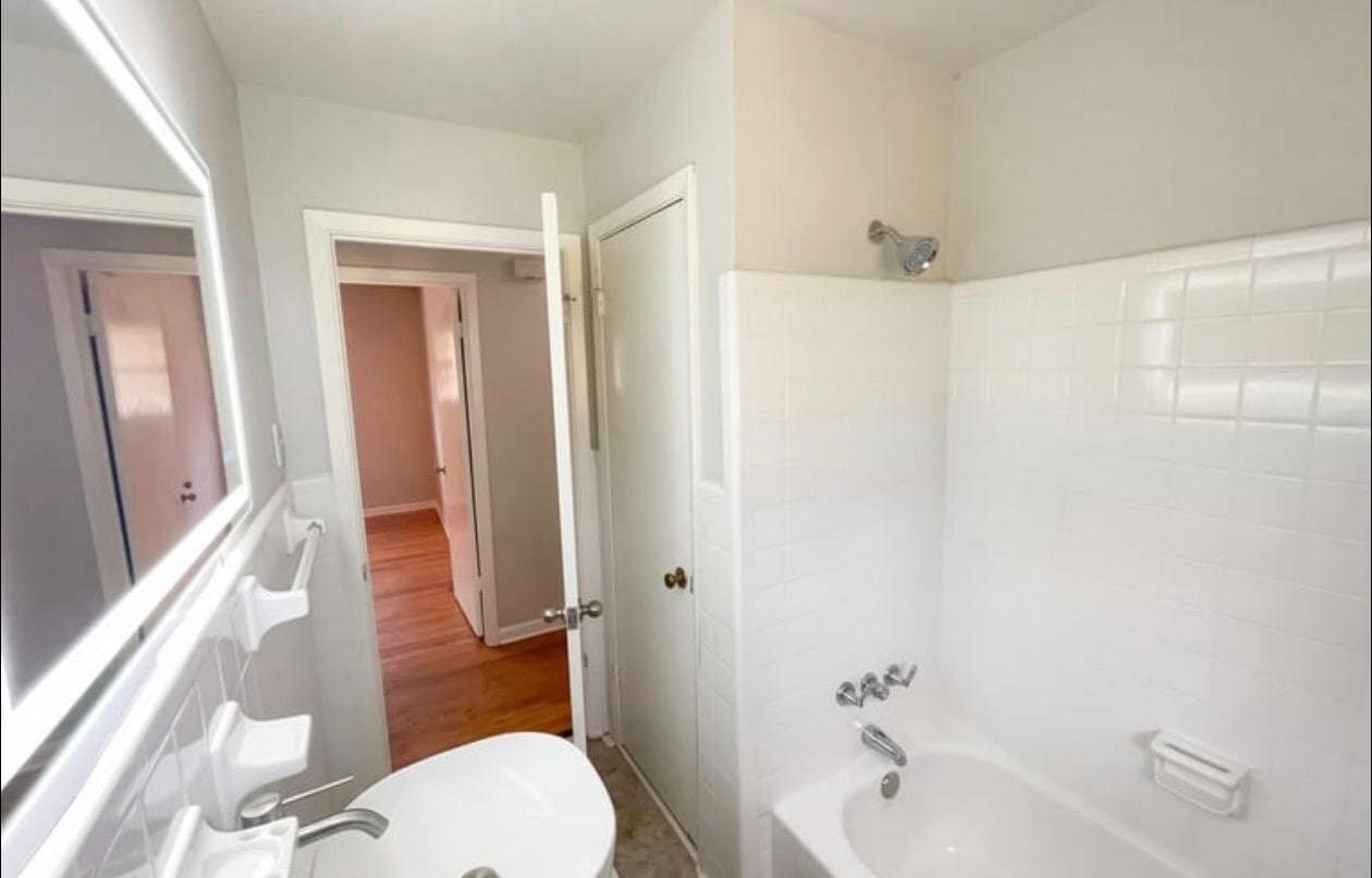 Building Photo - 2890 Jerome Rd