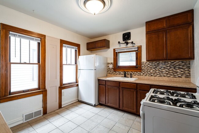 Building Photo - 3 Bedroom Single Family Home in West Allis