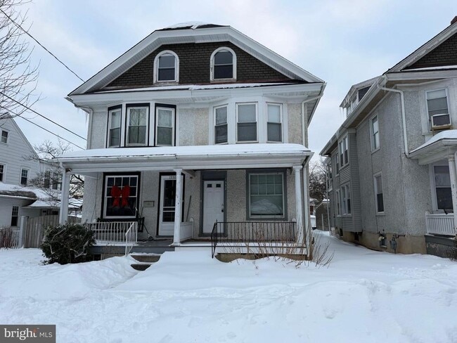 Building Photo - 1552 Delaware Ave