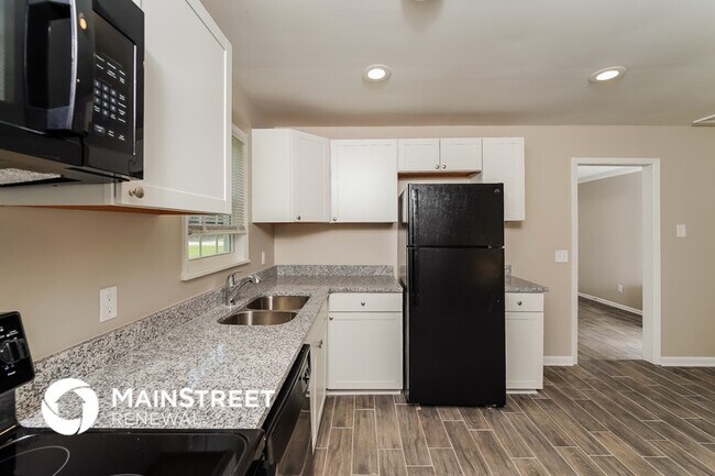 Building Photo - 5240 Jean Dr