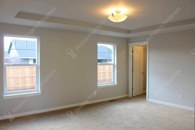 Building Photo - Newer single-level 3 BR home in NW Redmond with fenced backyard and RV parking