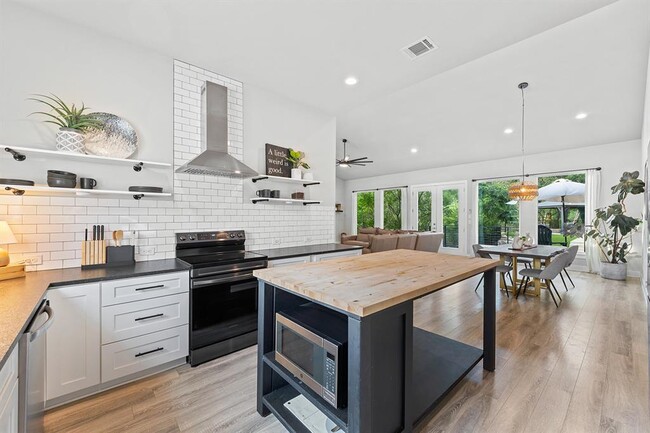 Building Photo - 20702 Post Oak Dr
