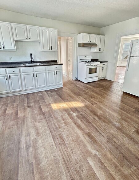 Kitchen - 335 S Main St