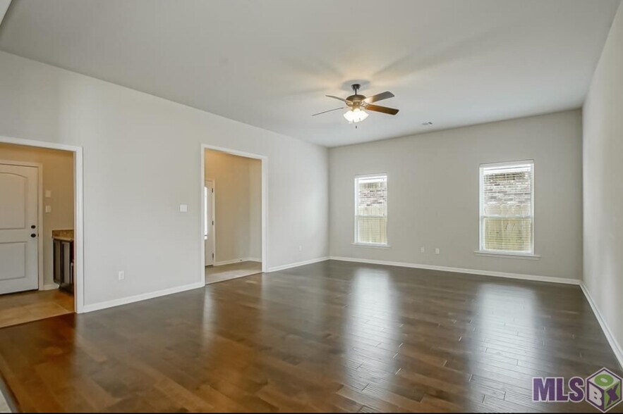 Building Photo - 657 Northbrook Dr