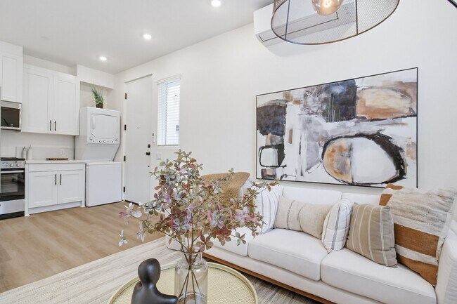 Building Photo - 3042-3044 J St