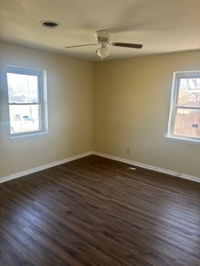 Building Photo - VERY NICE HOME IN THE RIDGECREST AREA. PETS NEGOTIABLE WITH OWNERS APPROVAL