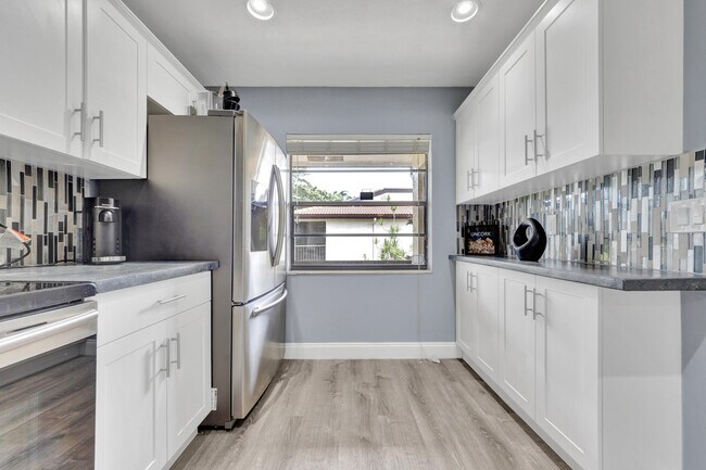 Building Photo - 21866 Cypress Cir
