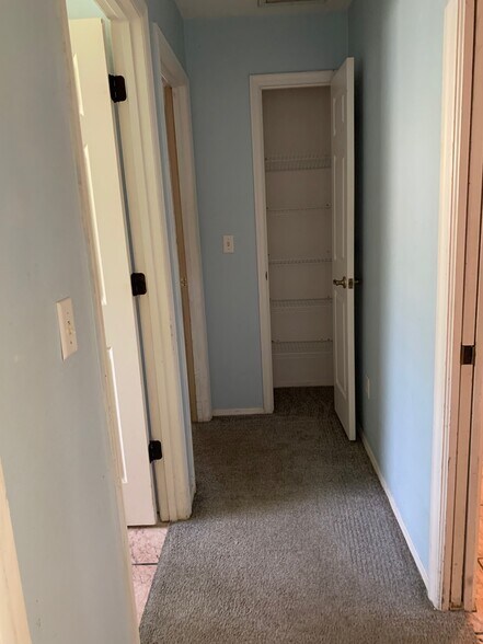 Building Photo - 1044 Henson Ct