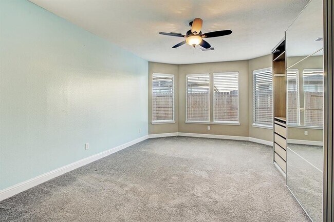 Building Photo - 11022 Avery Oaks Ln