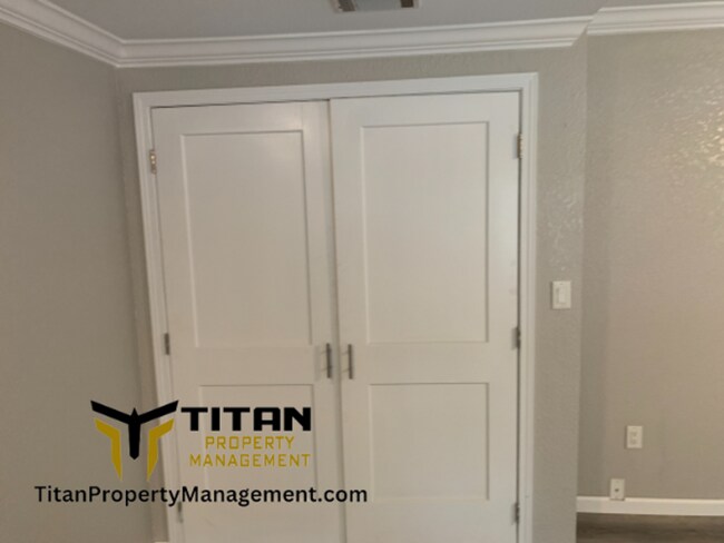 Building Photo - Studio Apartment with Great Location