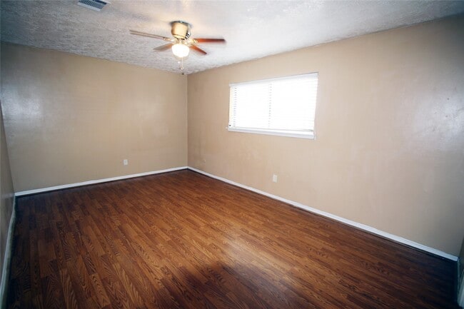 Building Photo - 4105 Vista Rd