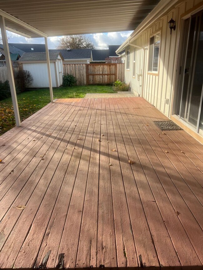 Building Photo - Great Single level Home!