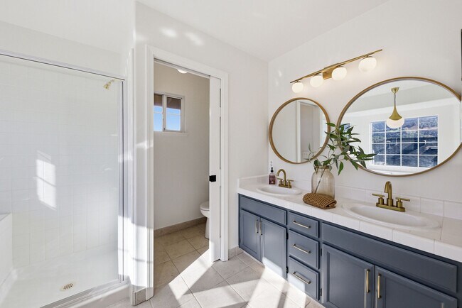 Building Photo - 15 Aaron Dr