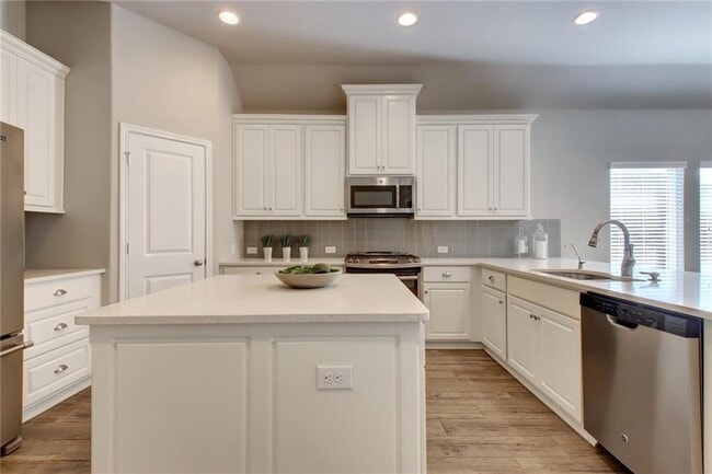 Building Photo - 18505 McKay Cove