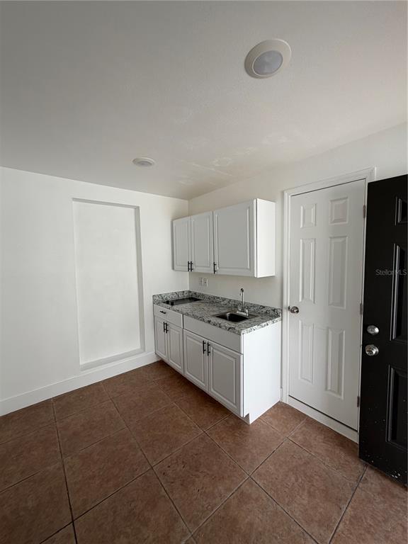 Building Photo - 1702 W Dempsey Ave